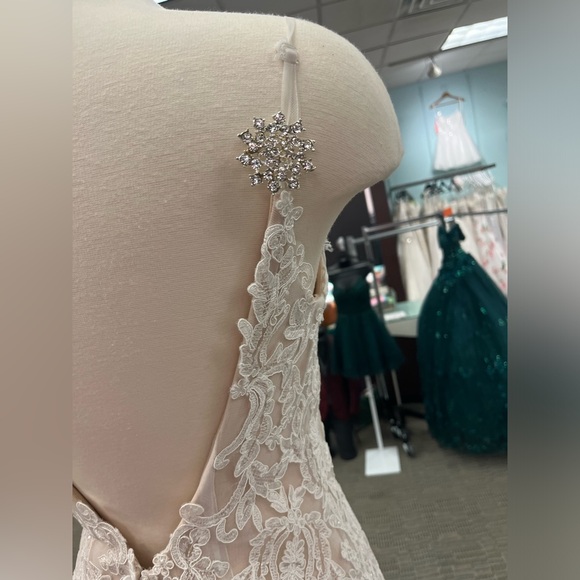 Champagne Lace Alyce Bridal Gown - Picture 6 of 13